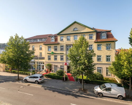 Außenaufnahme Hotel Herzog Georg mit Blick auf Herzog-Georg-Straße